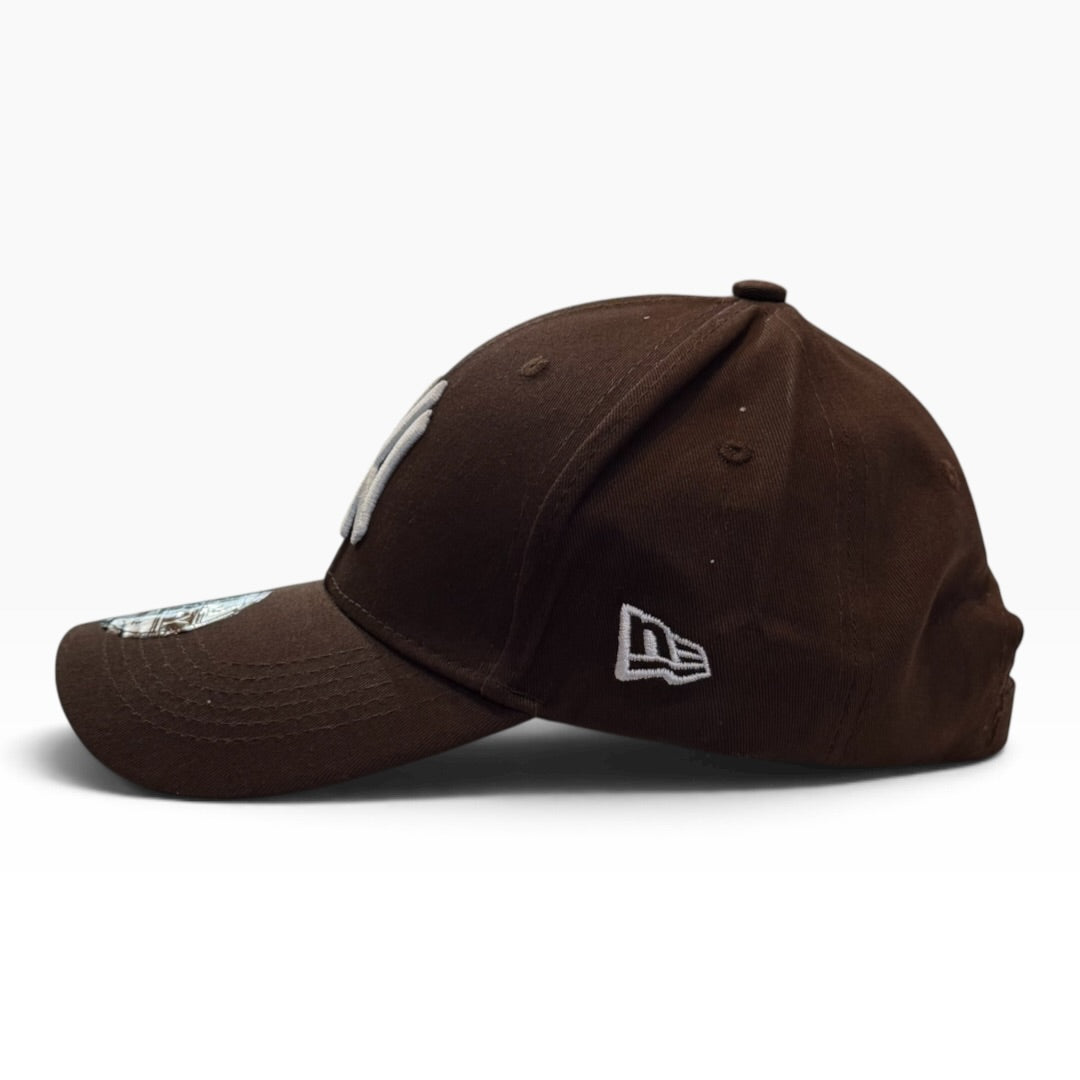 New Era New York Yankees 9FORTY Adjustable Cap – Brown