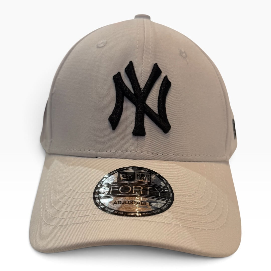 New Era New York Yankees 9FORTY Adjustable Cap – White