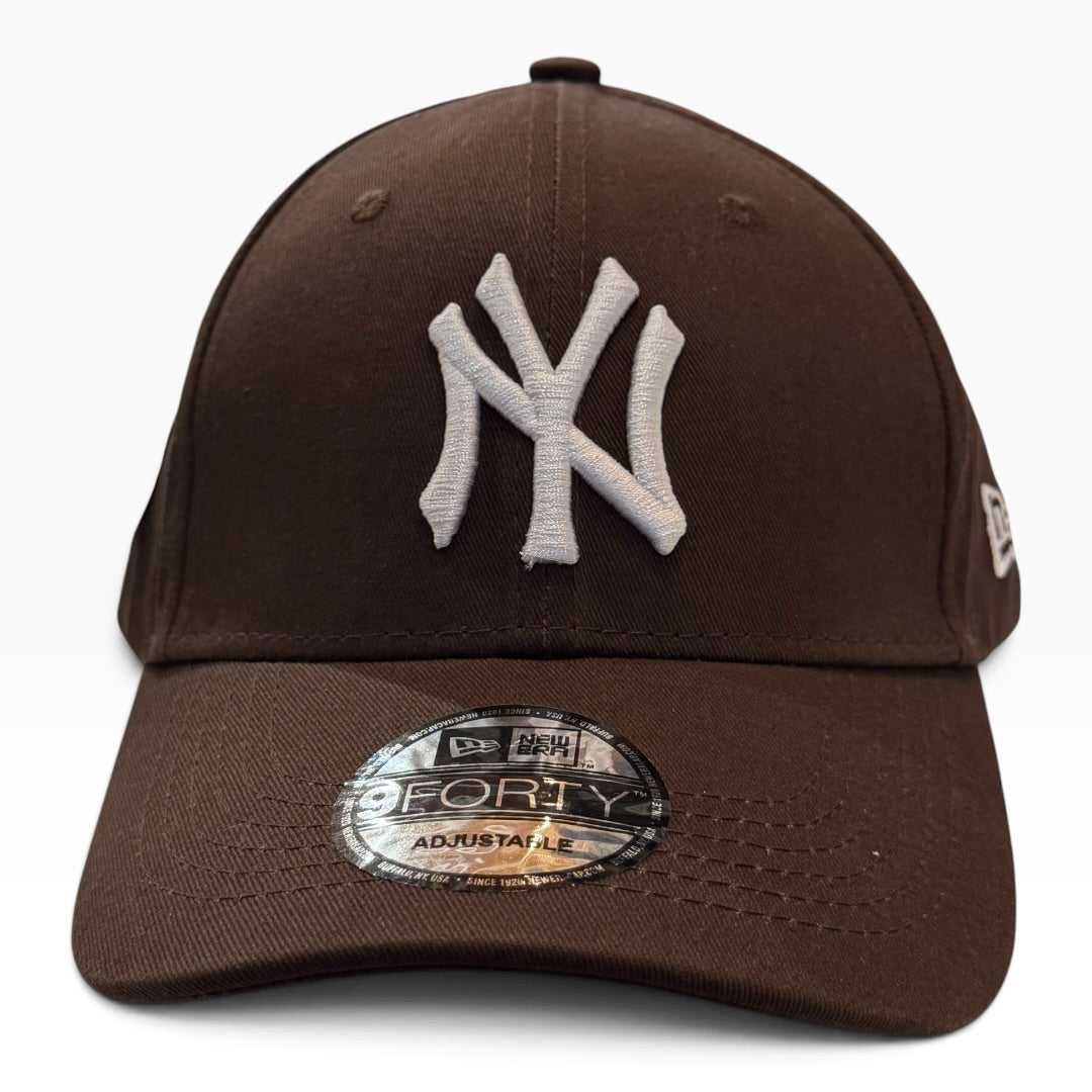 New Era New York Yankees 9FORTY Adjustable Cap – Brown