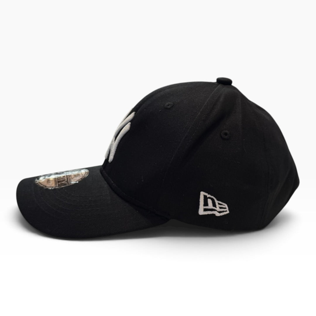 New Era New York Yankees 9FORTY Adjustable Cap – Black